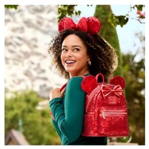 🆕️ Disney Parks Minnie Mouse Red Sequin Holiday Loungefly Backpack Valentine